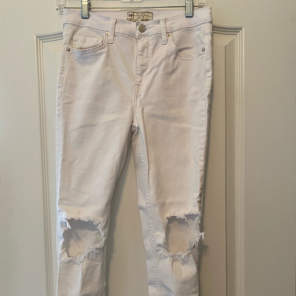 Free People White Ripped Skinny Jeans size 28